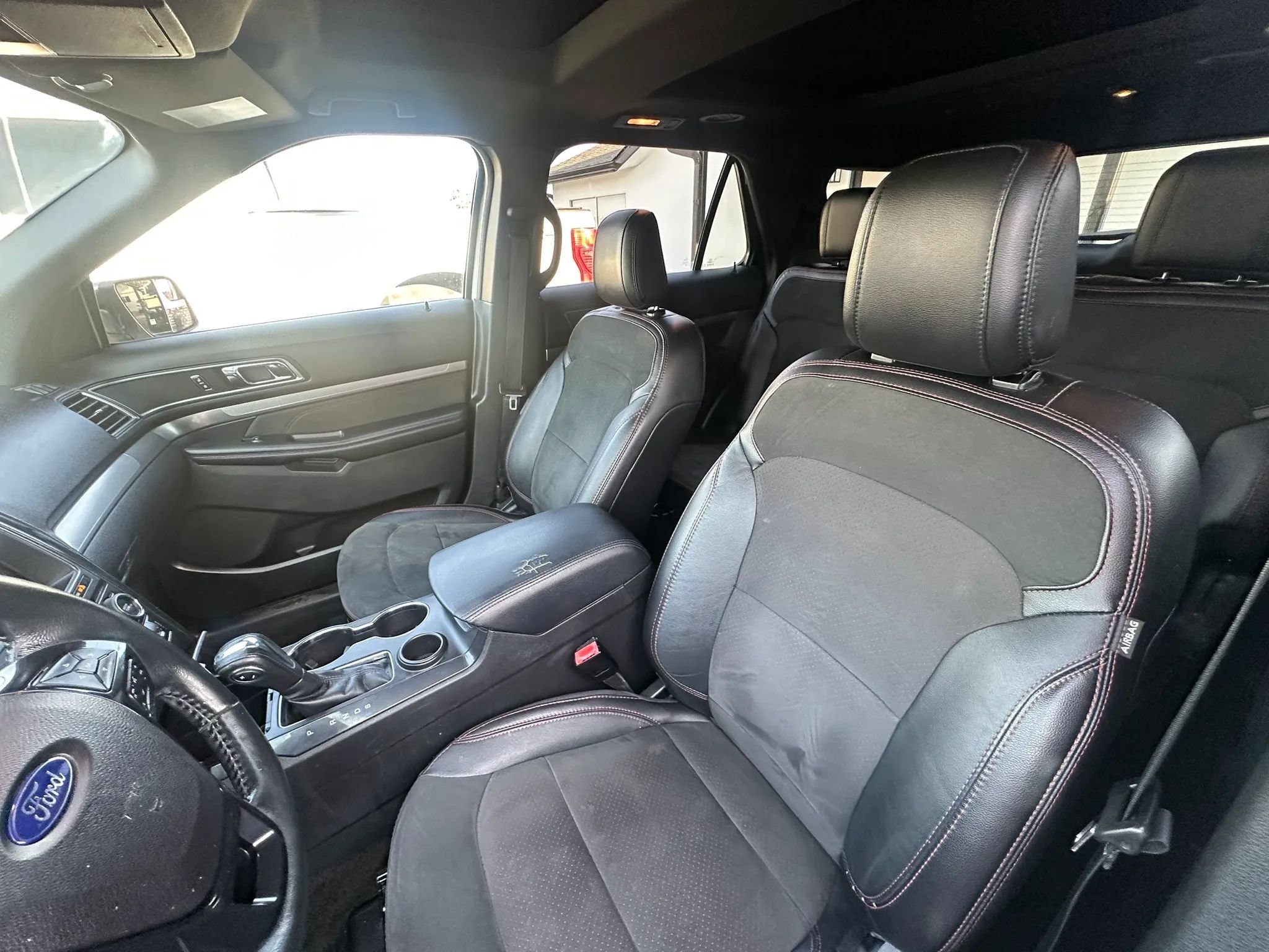 Used 2018 Ford Explorer XLT w/ Equipment Group 202A FWD image 31