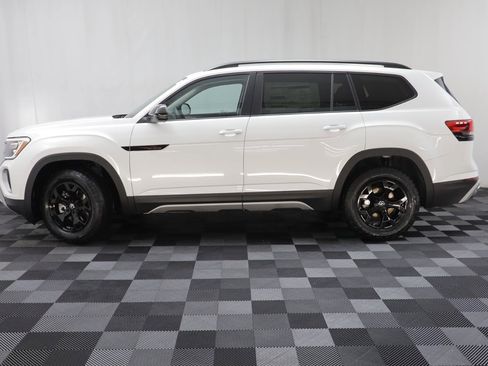 New 2026 Volkswagen Atlas Peak Edition image 4