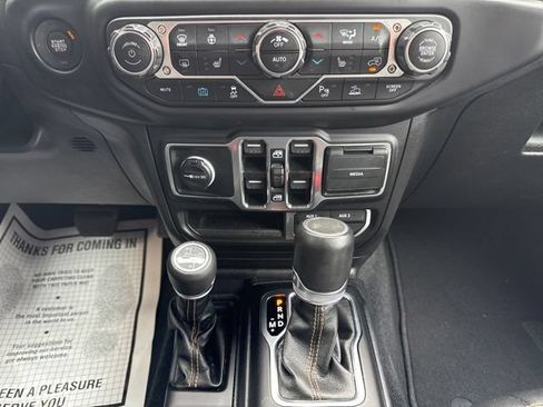 Used 2023 Jeep Wrangler Unlimited Sahara AWD/4WD image 17