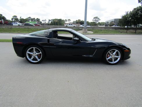 Used 2011 Chevrolet Corvette Coupe w/ Preferred Equipment Group RWD image 4