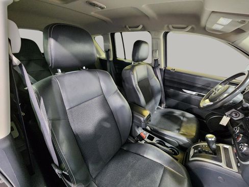 Used 2016 Jeep Compass Latitude image 24