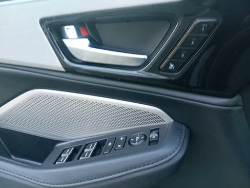 Used 2023 Acura MDX SH-AWD image 16