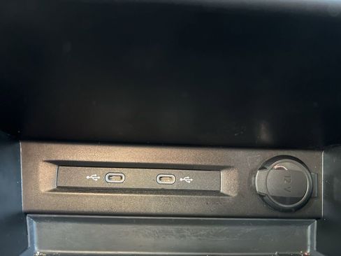 Used 2023 Volkswagen Tiguan SE image 21