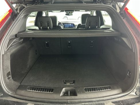 Used 2025 Cadillac XT4 Premium Luxury image 40