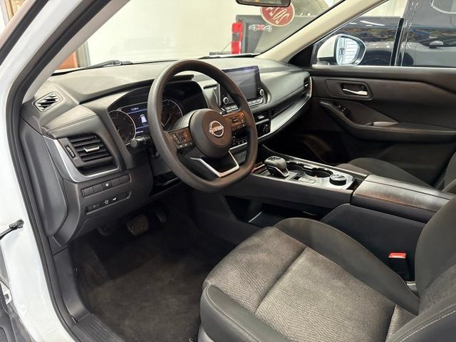 Used 2024 Nissan Rogue SV AWD/4WD image 23