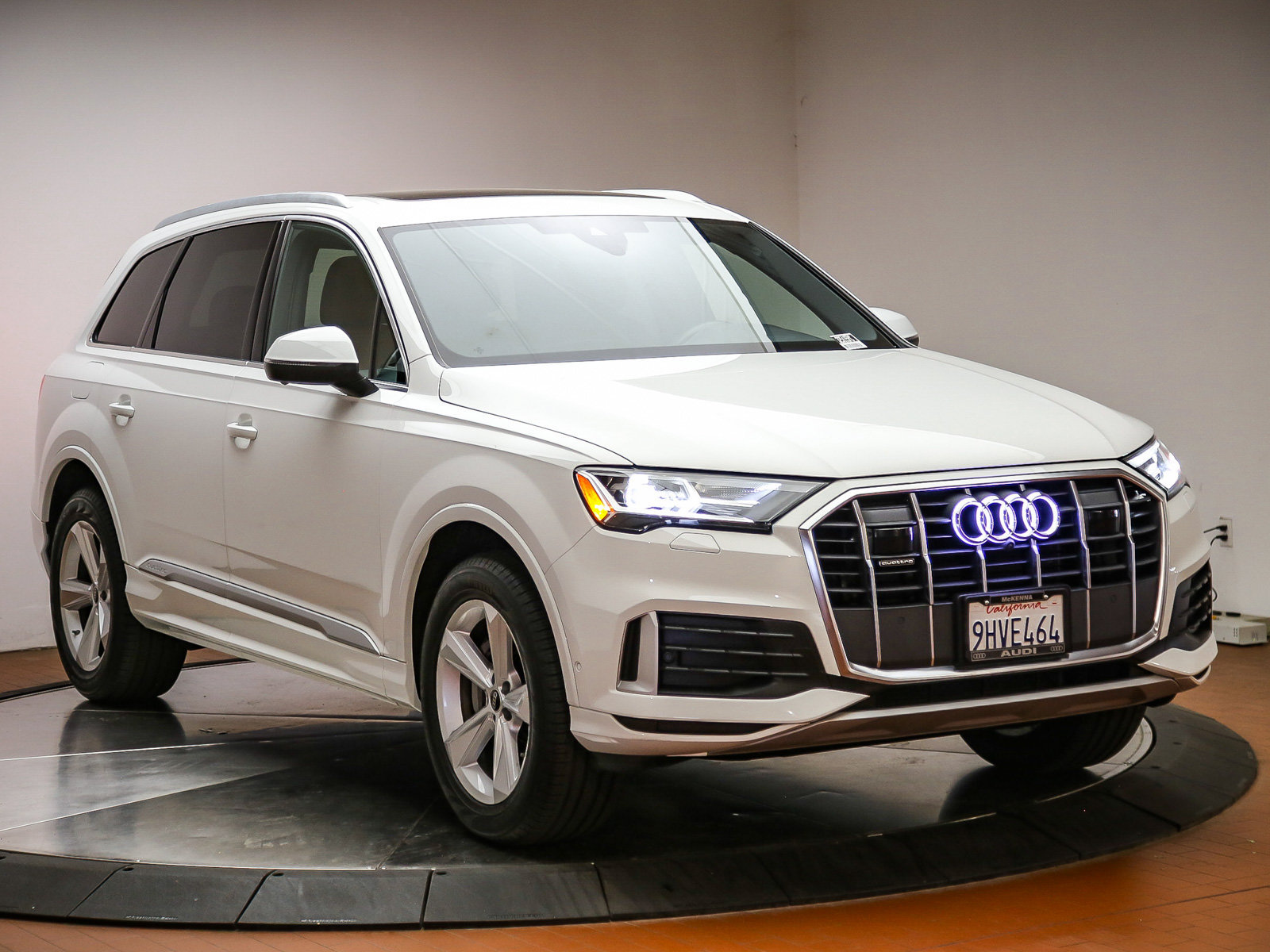 Certified 2023 Audi Q7 2.0T Premium w/ Convenience Package AWD/4WD image 3