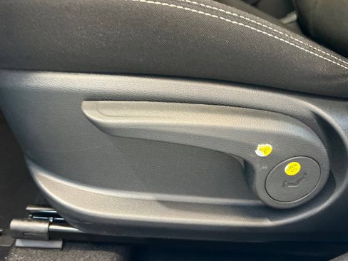 Used 2025 Hyundai Venue SEL FWD image 15