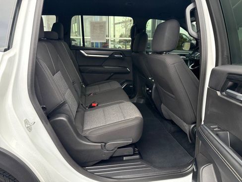 Used 2025 GMC Acadia Elevation image 27