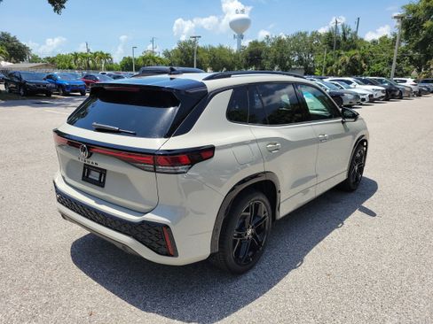 New 2026 Volkswagen Tiguan SE R-Line FWD image 4