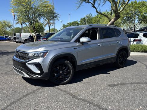 Used 2022 Volkswagen Taos SE w/ Panoramic Sunroof Package image 32