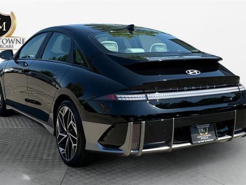 Used 2025 Hyundai Ioniq 6 SEL RWD image 3