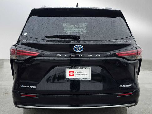 Used 2025 Toyota Sienna Platinum image 4