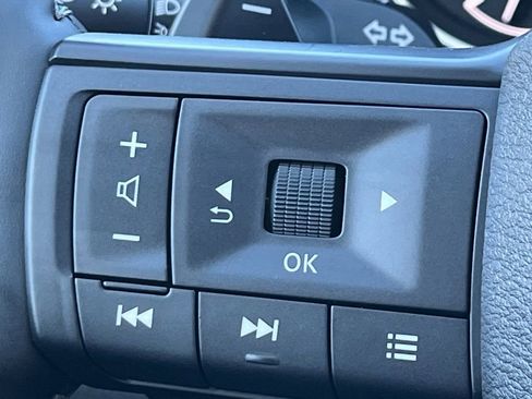 Used 2026 Nissan Rogue SV FWD image 10
