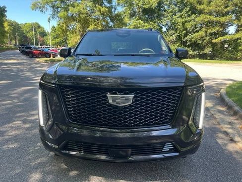 Used 2025 Cadillac Escalade Sport Platinum w/ LPO, ONYX Package AWD/4WD image 3