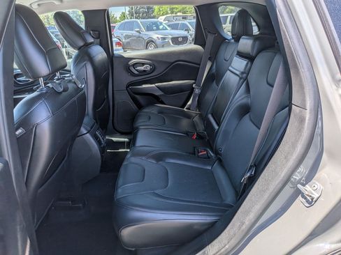 Used 2019 Jeep Cherokee Limited AWD/4WD image 30