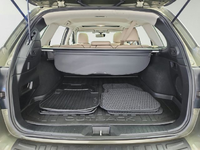 Used 2017 Subaru Outback 3.6R Limited AWD/4WD image 36