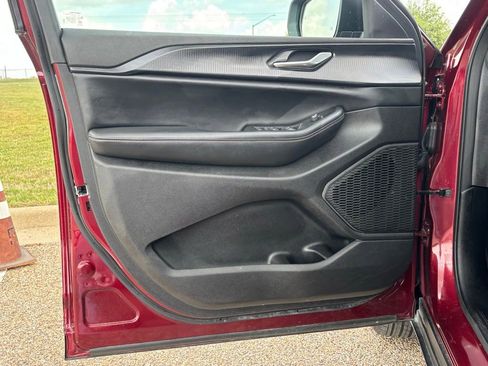 Used 2025 Jeep Grand Cherokee L Laredo image 27