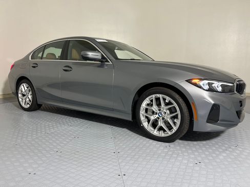 Used 2025 BMW 330i xDrive Sedan w/ Convenience Package image 5