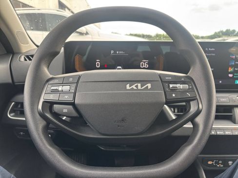 Used 2025 Kia K4 FWD image 26