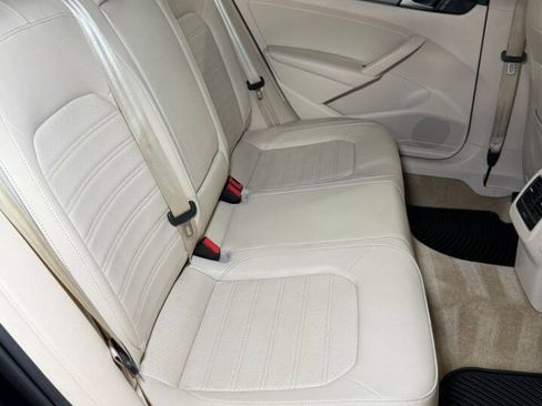 Used 2015 Volkswagen Passat 1.8T SE FWD image 20