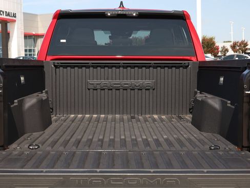 Used 2025 Toyota Tacoma SR5 AWD/4WD image 34