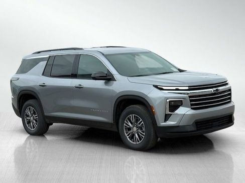 New 2026 Chevrolet Traverse LT w/ Driver Confidence Package image 3