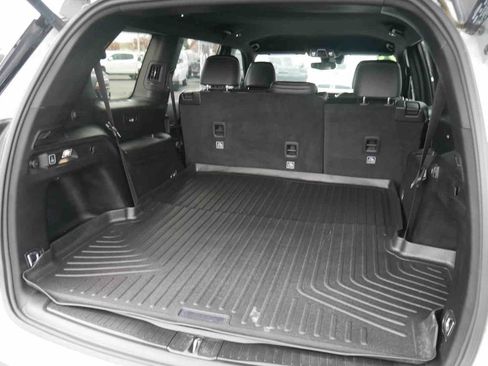 Used 2023 Jeep Grand Cherokee L Laredo image 8