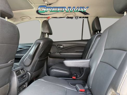 Used 2021 Honda Pilot Touring image 14
