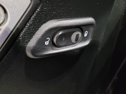 Used 2018 Jeep Wrangler Unlimited Sahara w/ Connectivity Group image 42