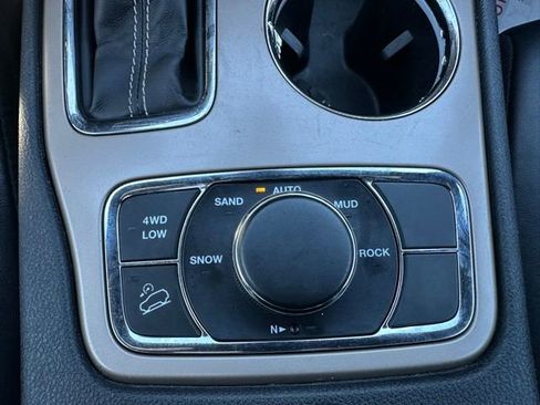 Used 2017 Jeep Grand Cherokee Limited AWD/4WD image 35