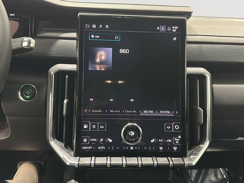 Used 2025 GMC Acadia Elevation image 12