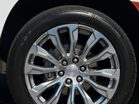 Used 2023 GMC Yukon XL Denali AWD/4WD image 14