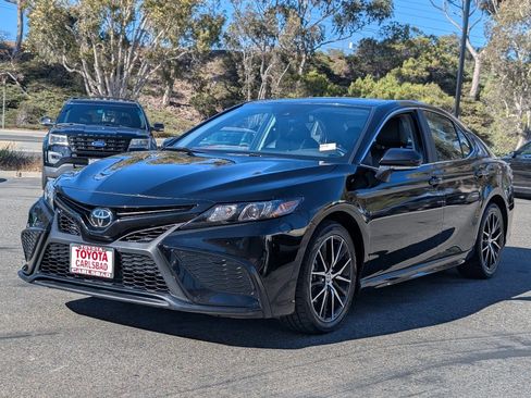 Used 2024 Toyota Camry SE FWD image 11