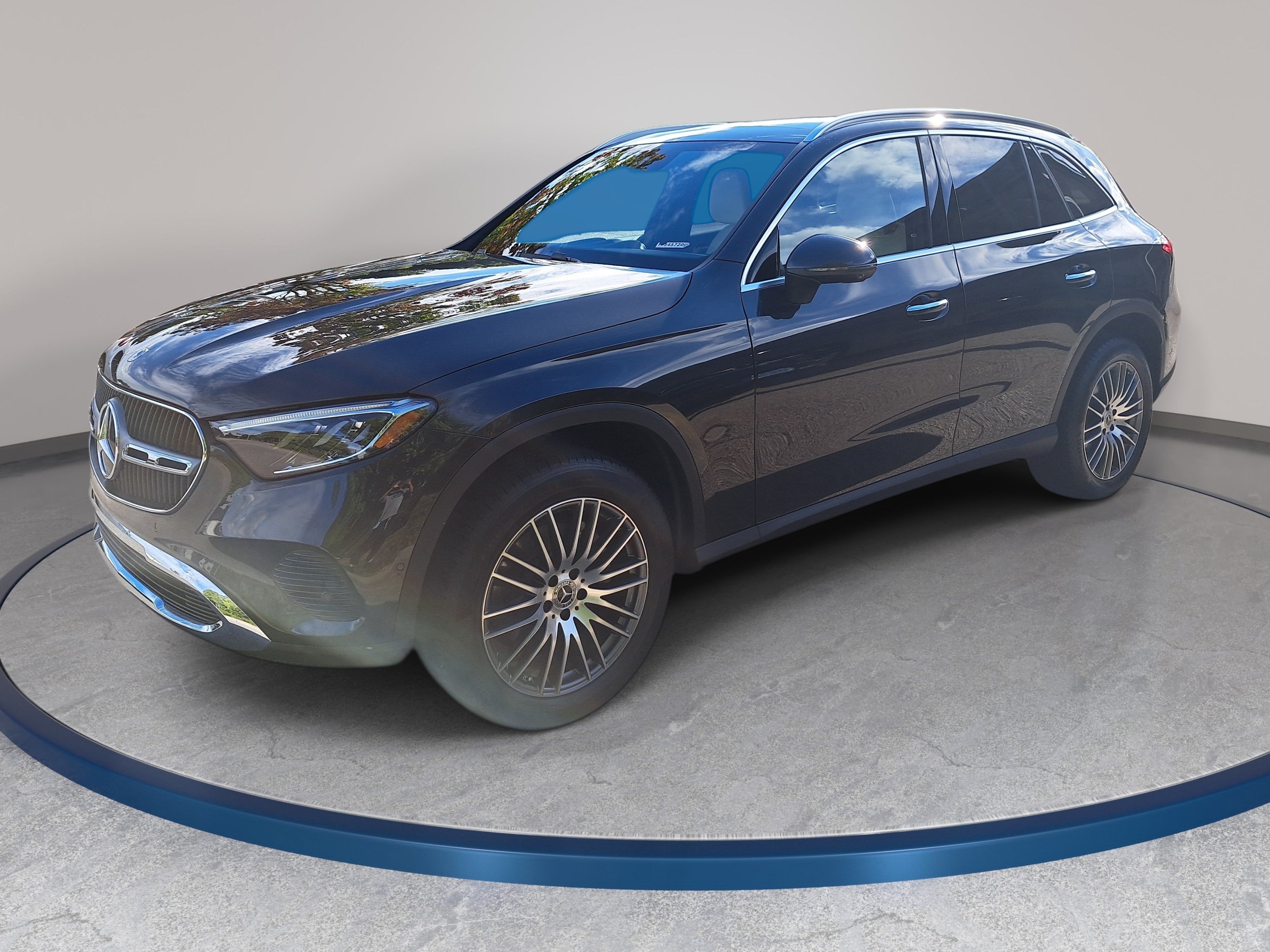 Used 2026 Mercedes-Benz GLC 300 4MATIC image 1