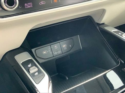 Certified 2024 Kia Sorento SX image 18