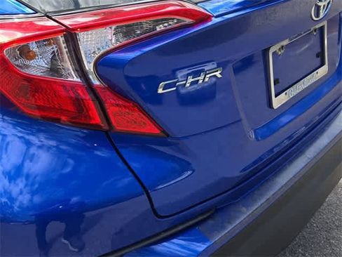 Used 2019 Toyota C-HR XLE image 11