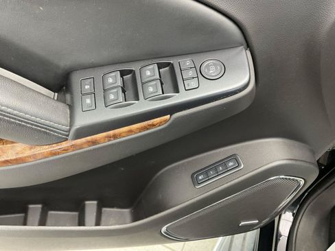 Used 2015 Chevrolet Suburban LTZ AWD/4WD image 25