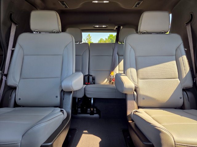 Used 2024 GMC Yukon SLT w/ SLT Premium Package RWD image 11
