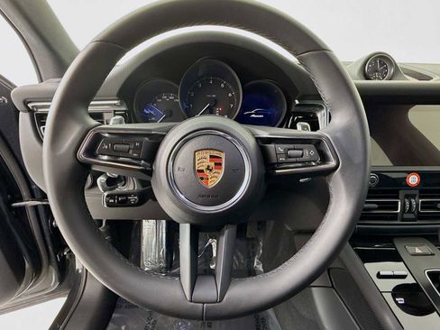 Certified 2025 Porsche Macan AWD/4WD image 15