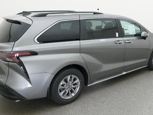 New 2026 Toyota Sienna XLE image 42
