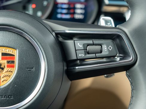 Used 2026 Porsche Macan image 25