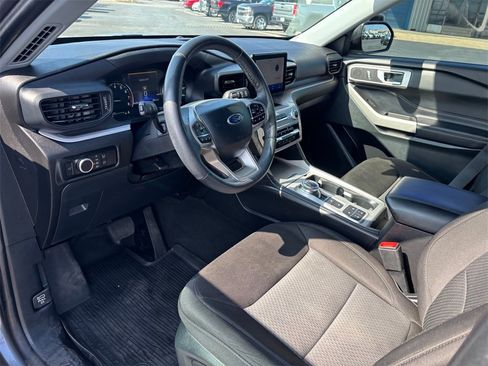 Used 2024 Ford Explorer XLT image 7