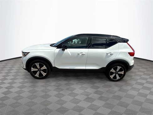 Used 2023 Volvo XC40 Recharge Plus image 9