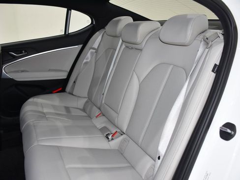 Used 2025 Genesis G70 2.5T image 24