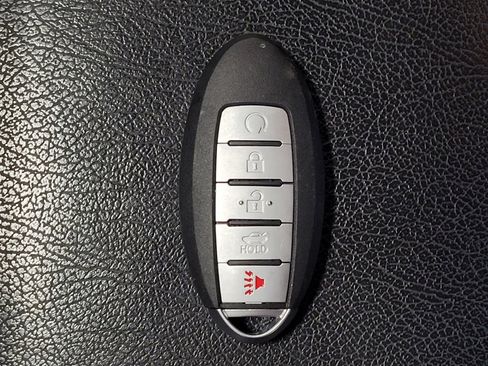 Used 2020 Nissan Rogue SV w/ Premium Package FWD image 32