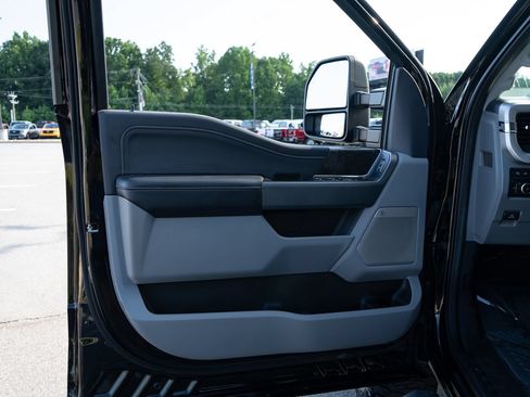 Used 2024 Ford F250 XLT w/ XLT Premium Package AWD/4WD image 16