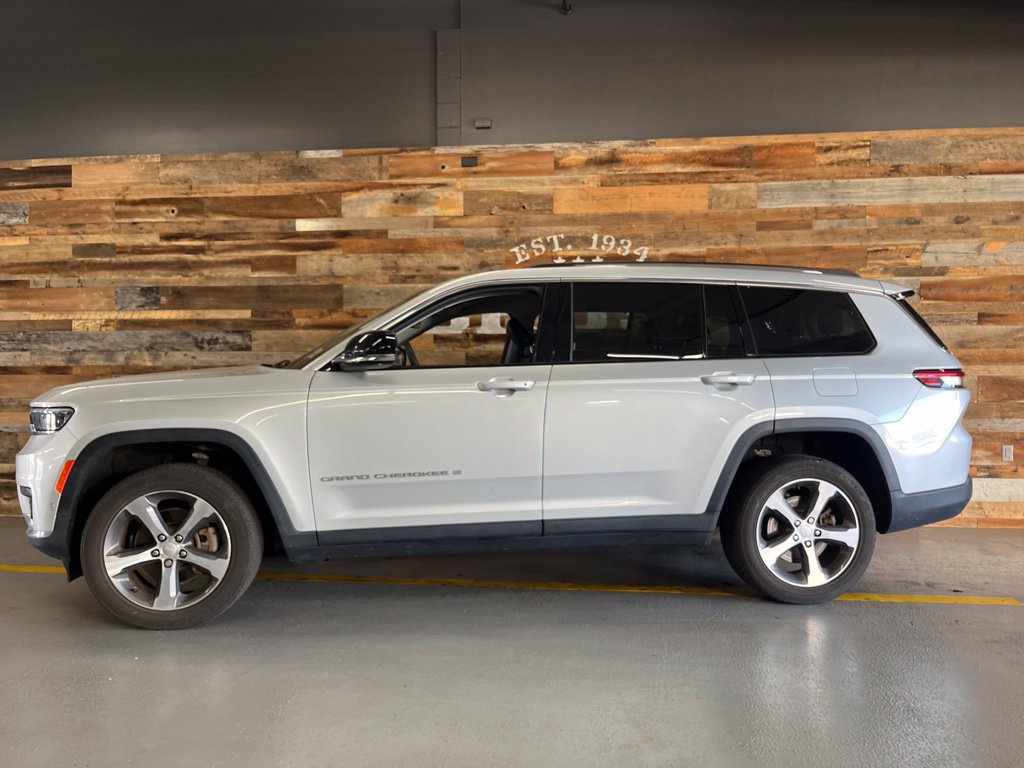 Used 2023 Jeep Grand Cherokee L Limited w/ Luxury Tech Group II AWD/4WD image 11