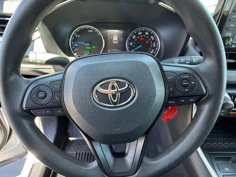 Certified 2020 Toyota RAV4 LE w/ All Weather Liner Package AWD/4WD image 18
