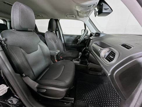 Used 2023 Jeep Renegade Latitude image 30