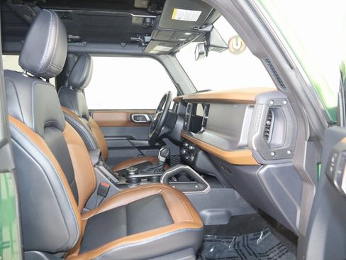 Used 2024 Ford Bronco Outer Banks image 13